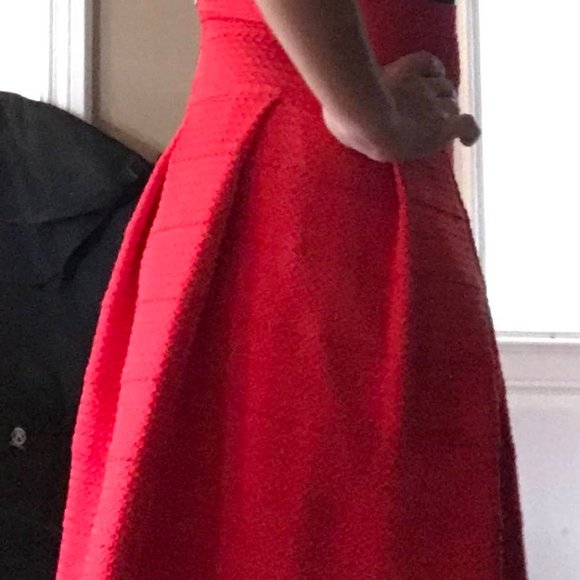 Red puffy skirt - Picture 2 of 5